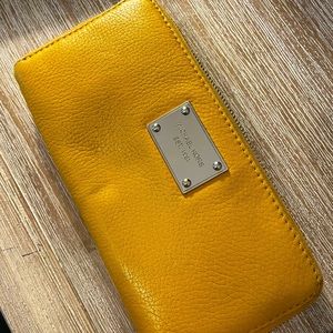 Michael Kors - Pebble leather wallet in yellow